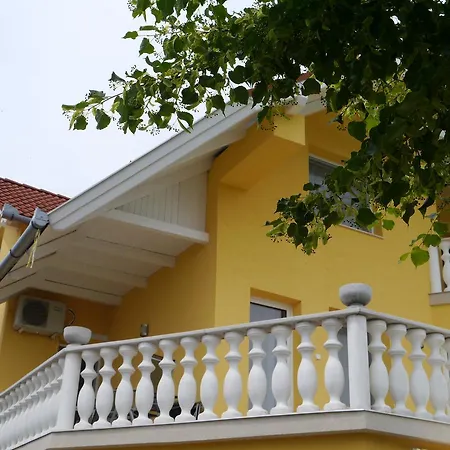 Апартаменты Heviz -alsopahok Villa-erika